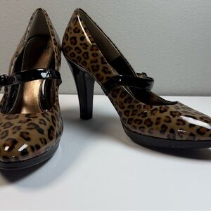 Sofft - Stylish Leopard Print Heels
